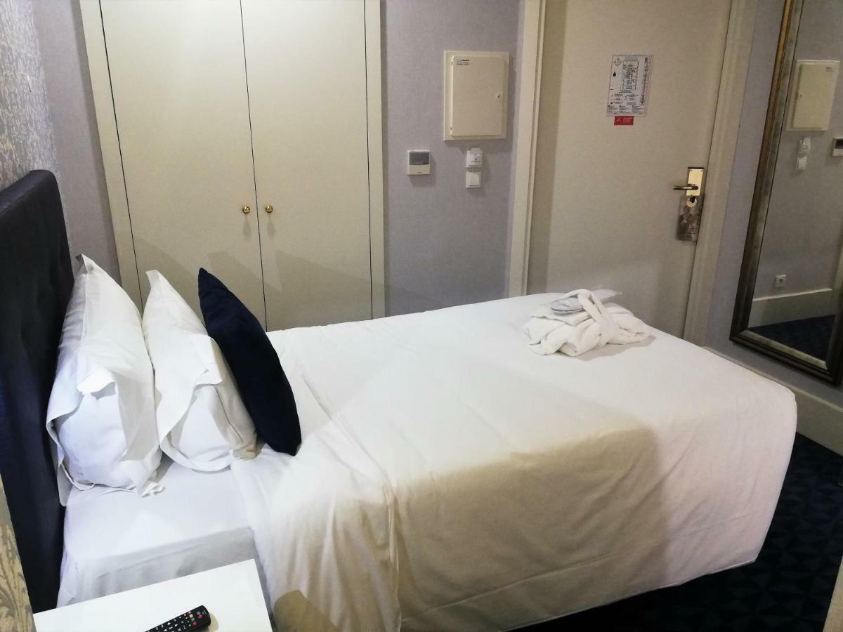 Standard Single Room,815968670:JPEG