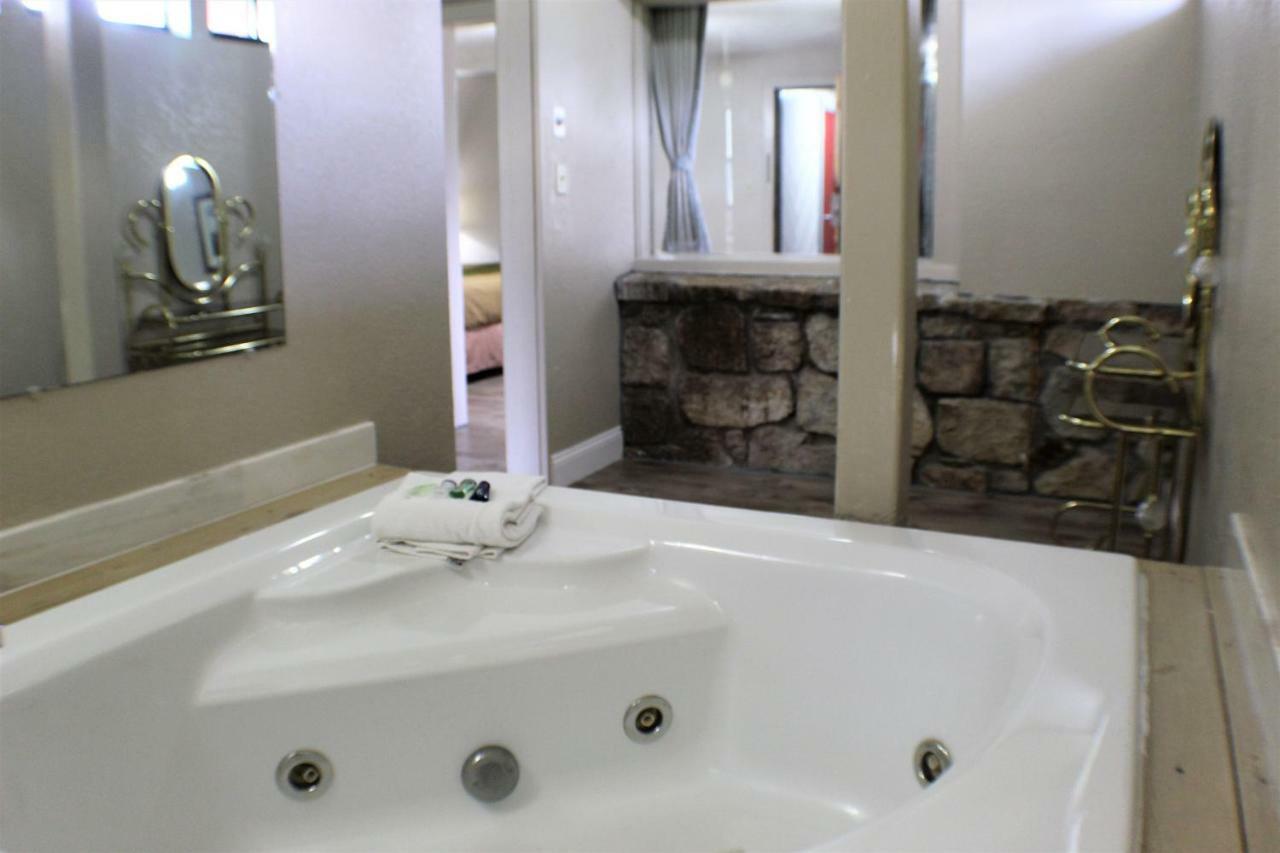 Deluxe King Room with Jacuzzi - No Balcony