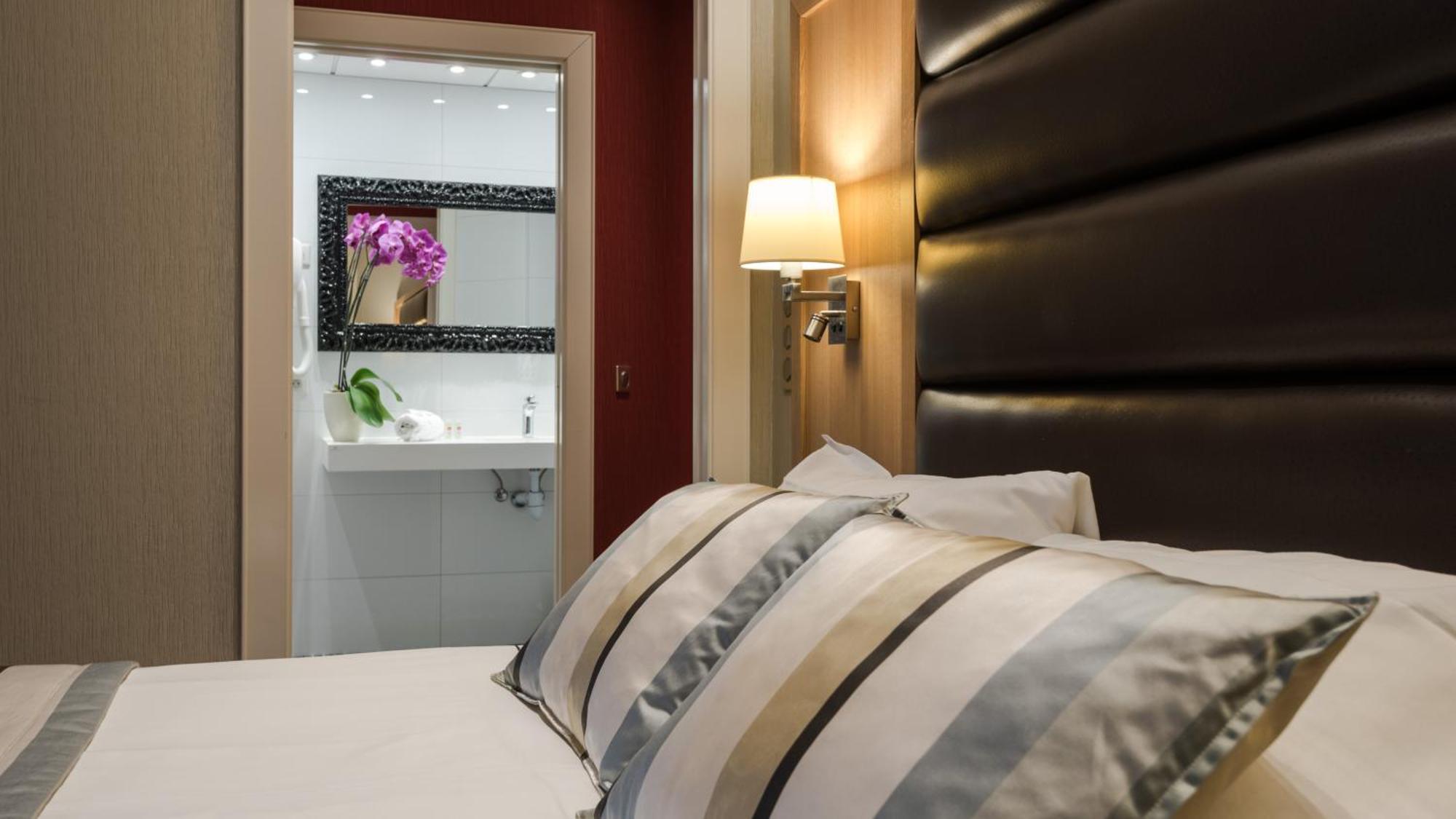 Deluxe Double Room,973779289:JPEG