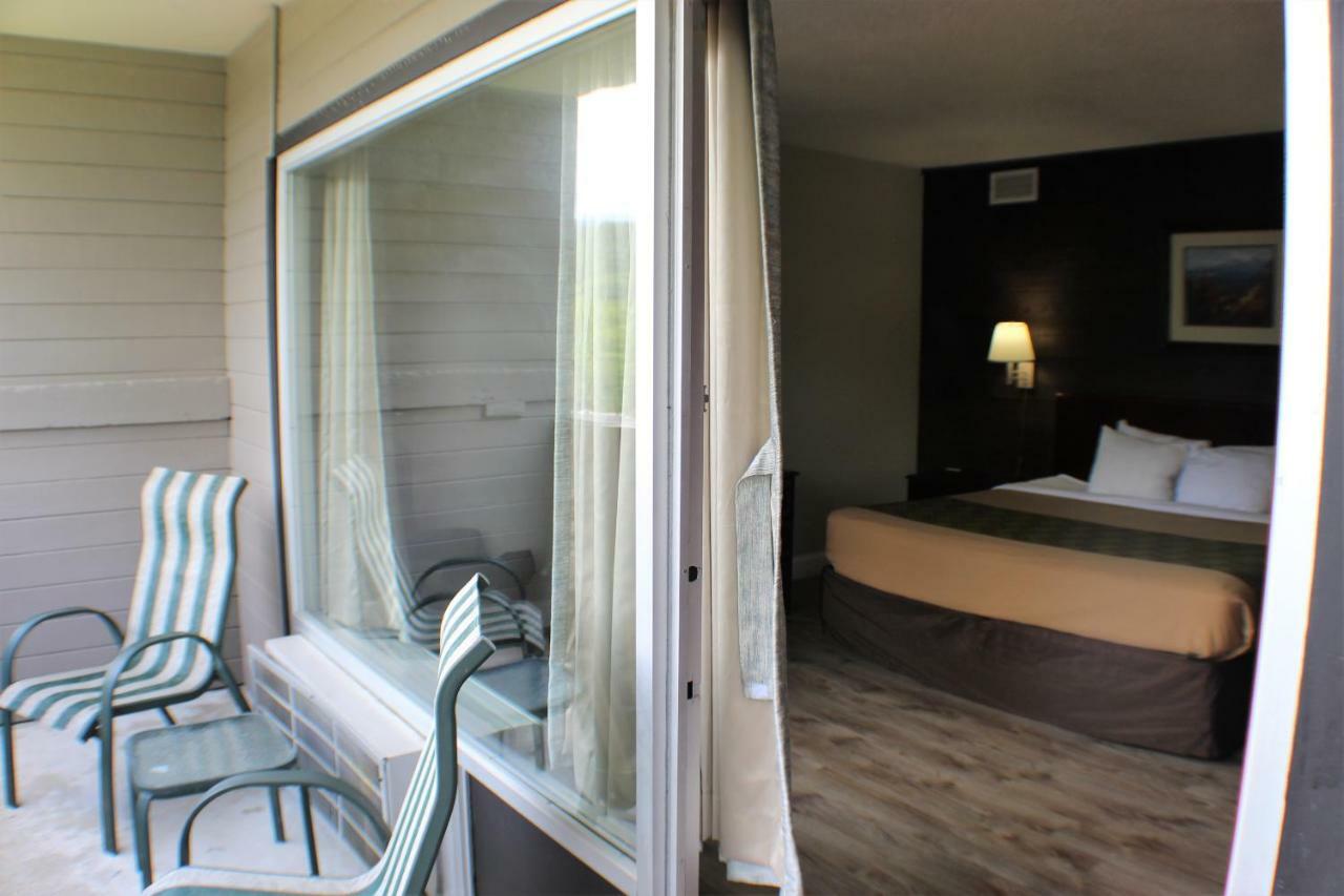 King Room with Mountain View