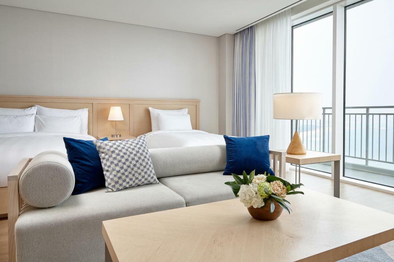 [Waterpark PKG] Grand Deluxe Family Twin Room with Water Park Tickets for 2