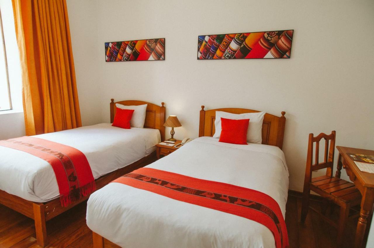 Quarto com 2 Camas de Solteiro