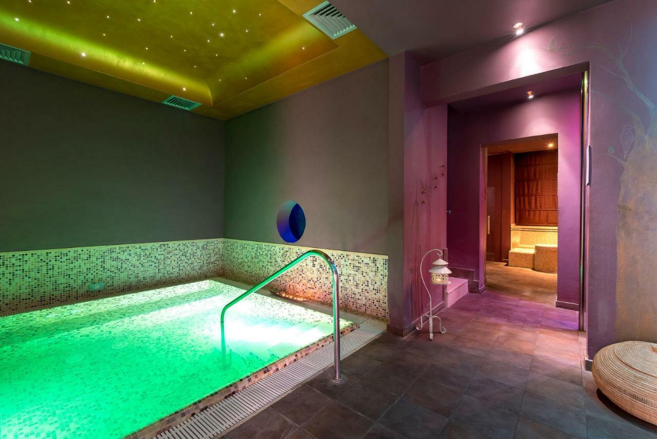 Single Room with Spa Access