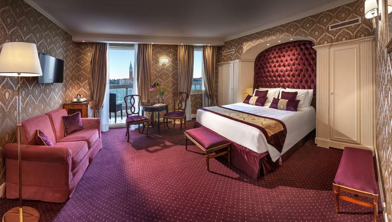 Suite Junior con terraza y vistas a la laguna