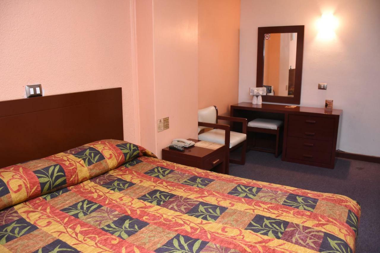 Habitación con cama grande