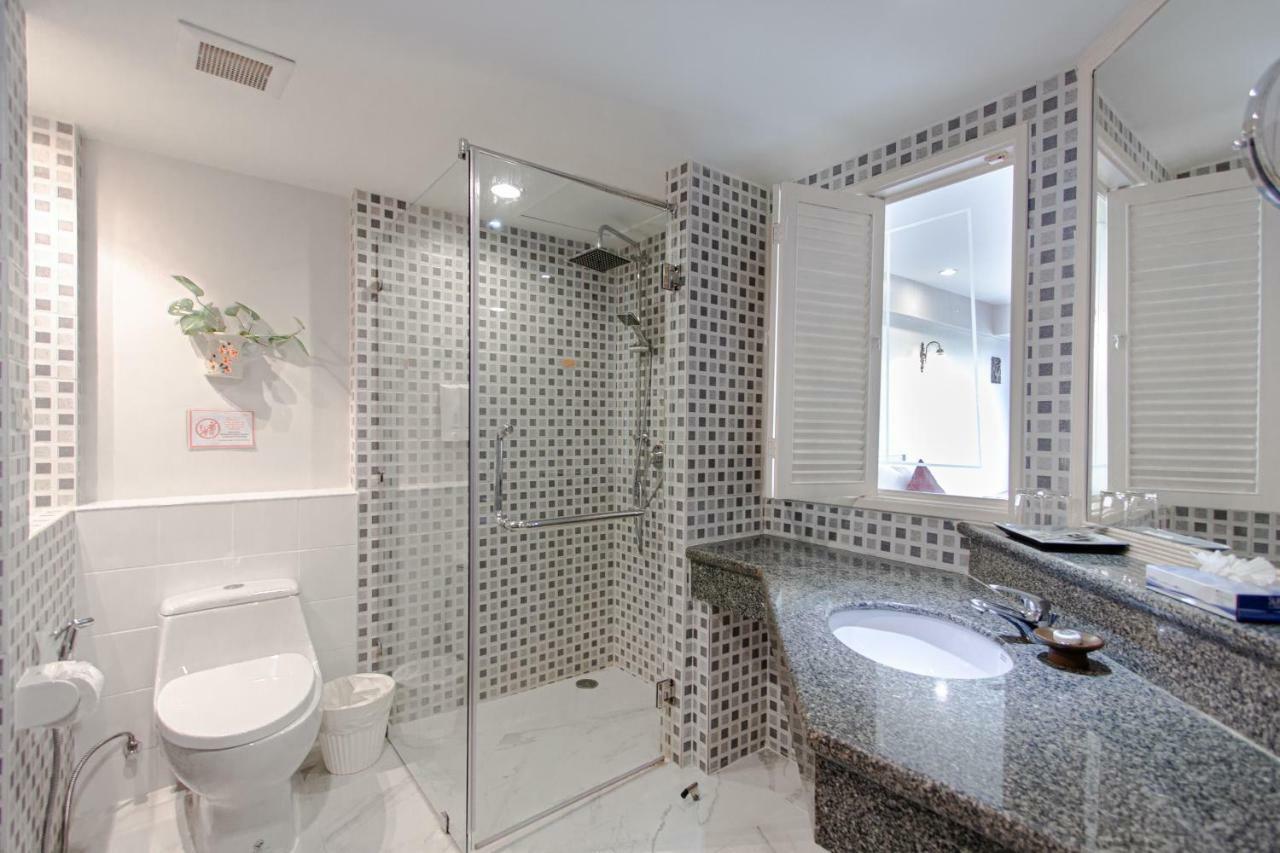 Deluxe Double or Twin Room Pool Access