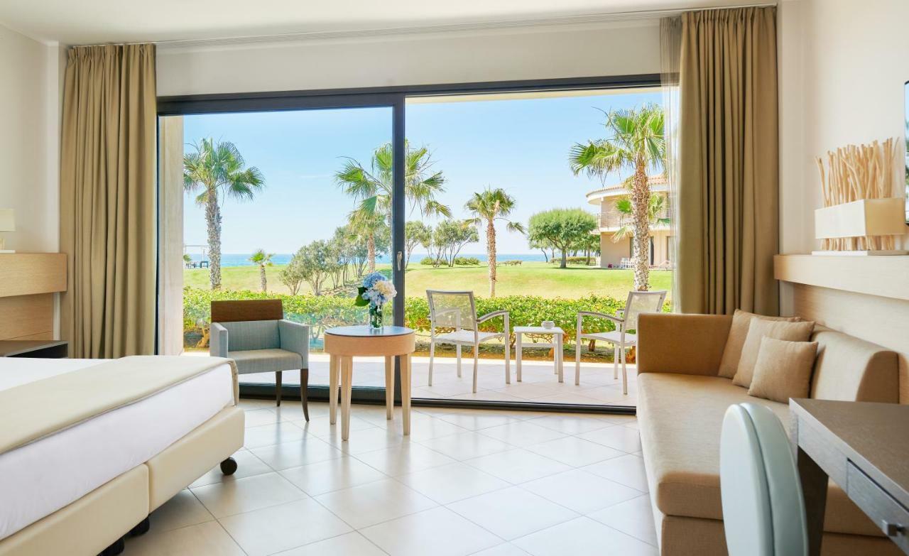 Chambre Double ou Lits Jumeaux - Vue Latérale sur Mer et Accès au Spa
