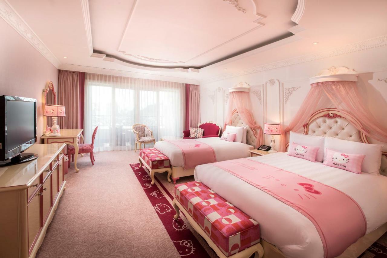 Hello Kitty Family Twin Room (Randomly Assigned Kids/Princess/Ladies) with Morning plate for 2 pax