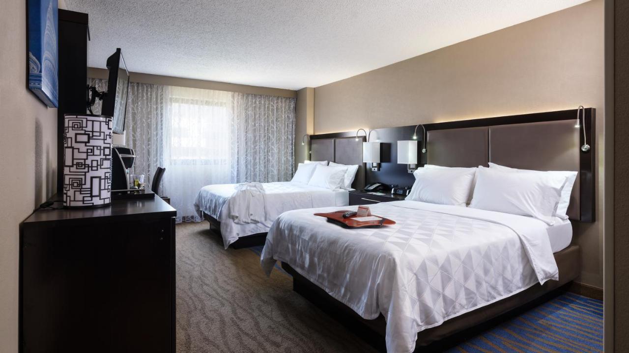 Queen Room with Two Queen Beds Executive - Non-Smoking