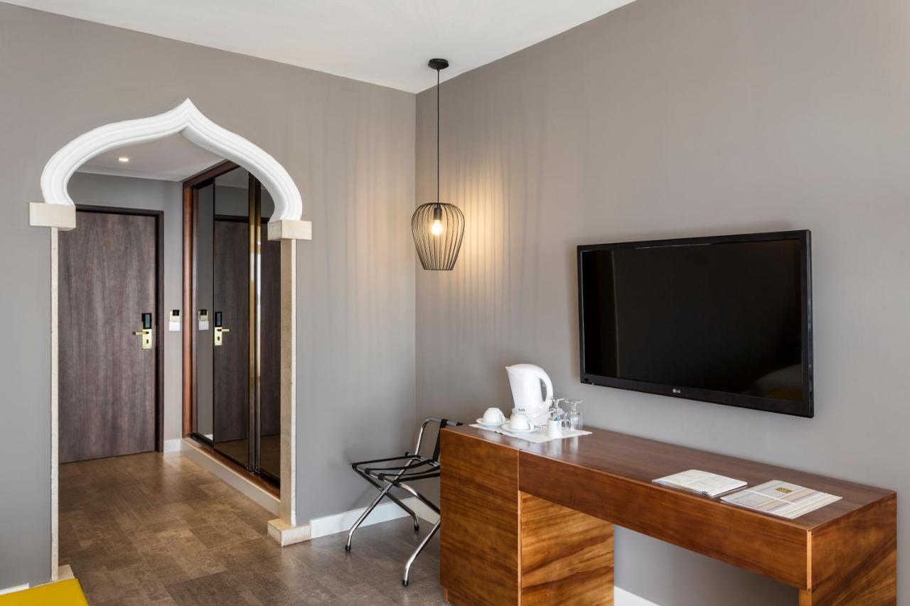 Double or Twin Room Side Sea View