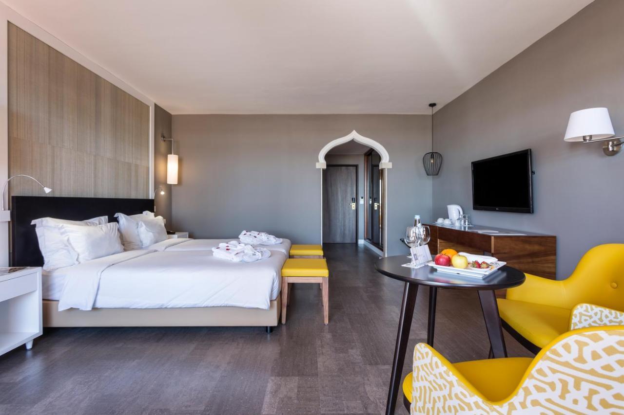 Double or Twin Room Frontal Sea View