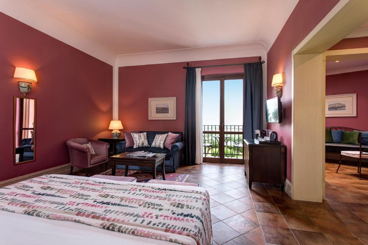 Junior Suite with Partial Sea View