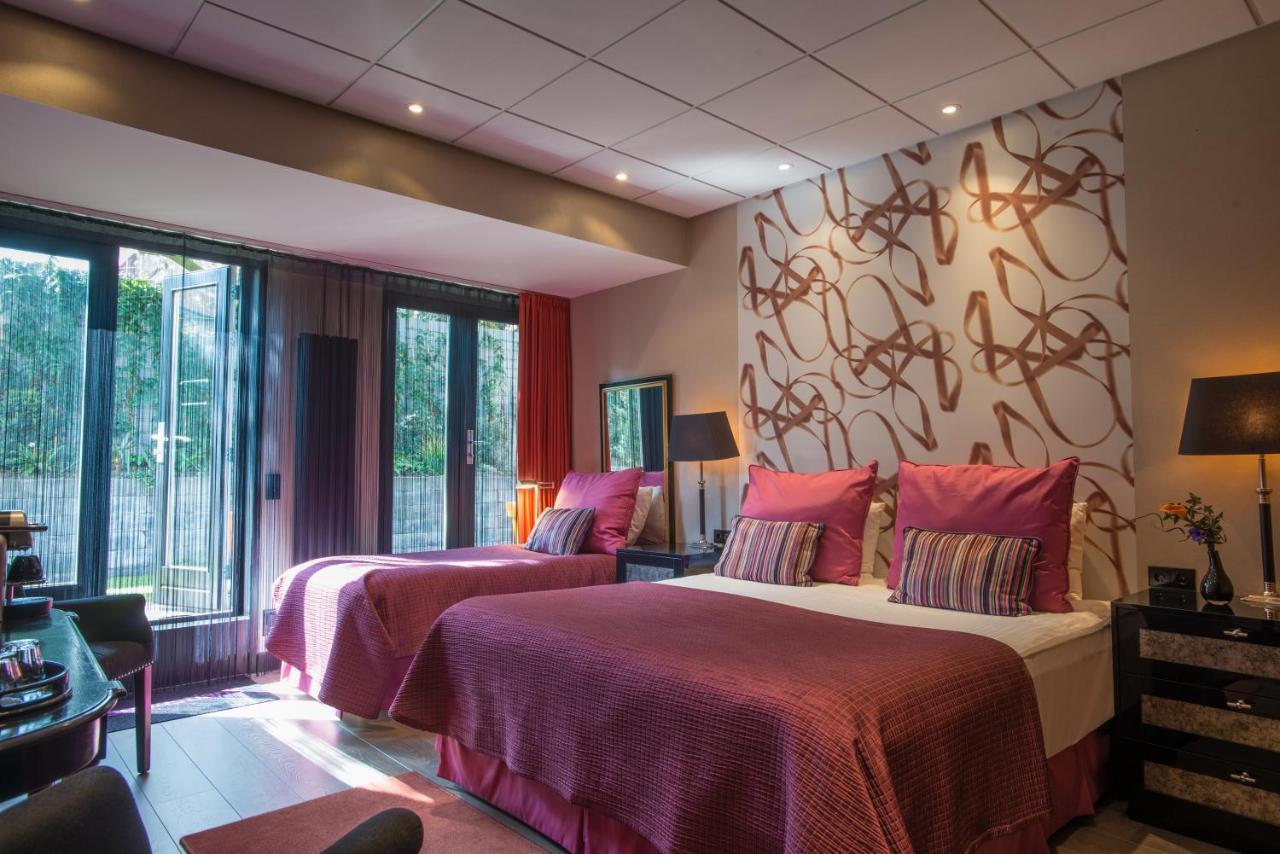 Dreibettzimmer mit Gartenblick