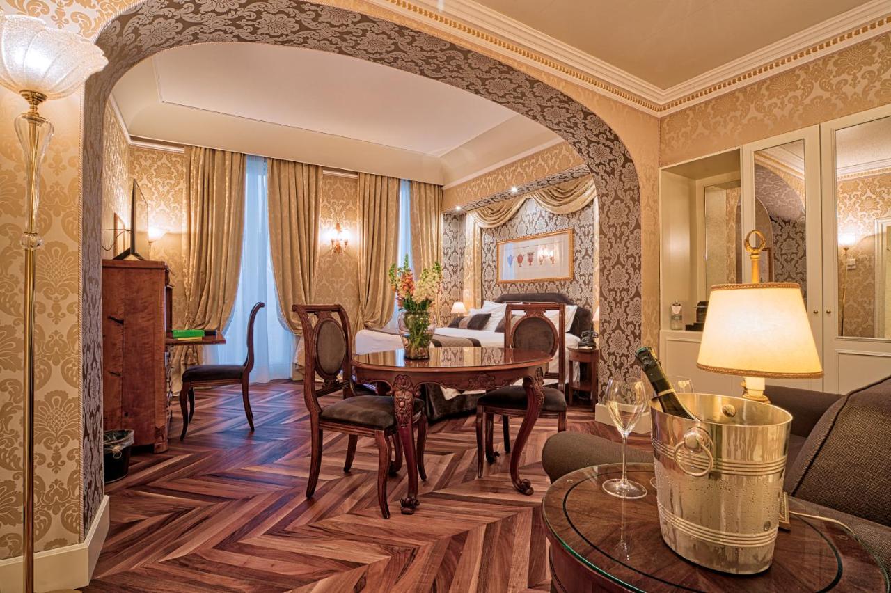 Suite Junior con balcón y vistas a la laguna