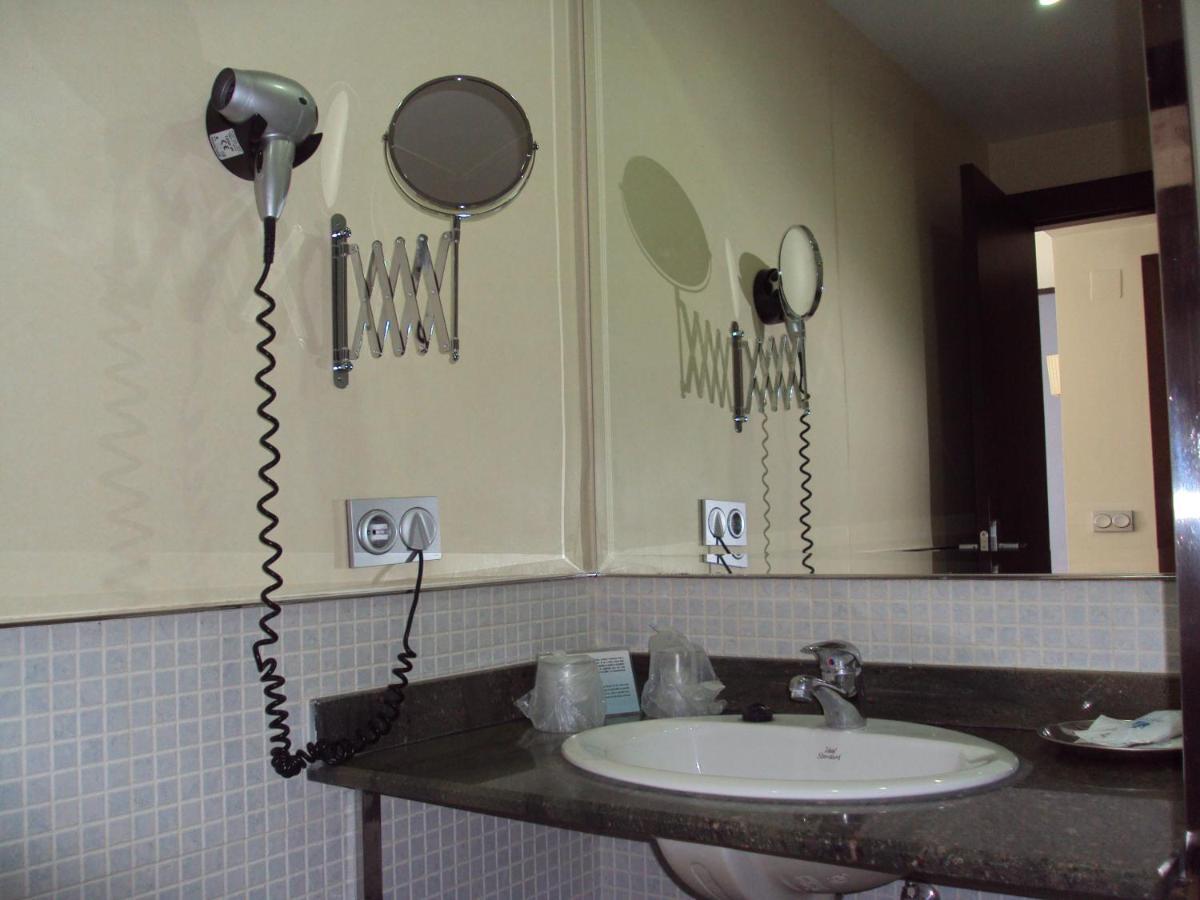 Triple Room,974858950:JPEG