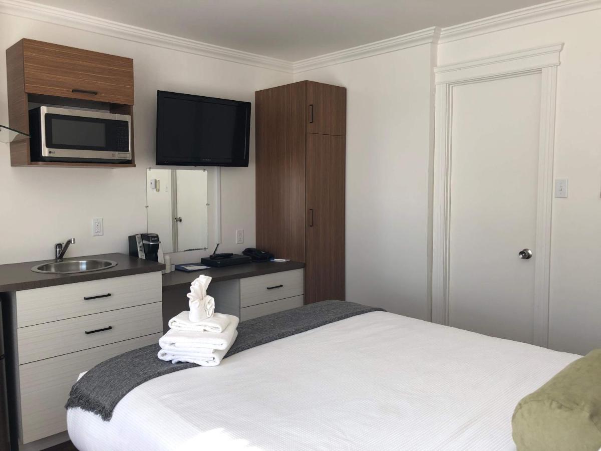 Queen Room with Balcony