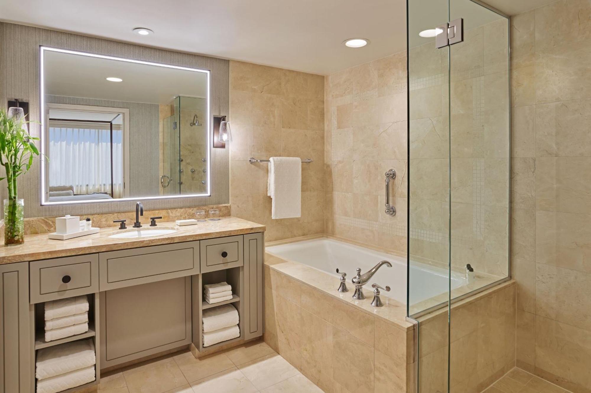 One-Bedroom Presidential King Suite with Skyline View