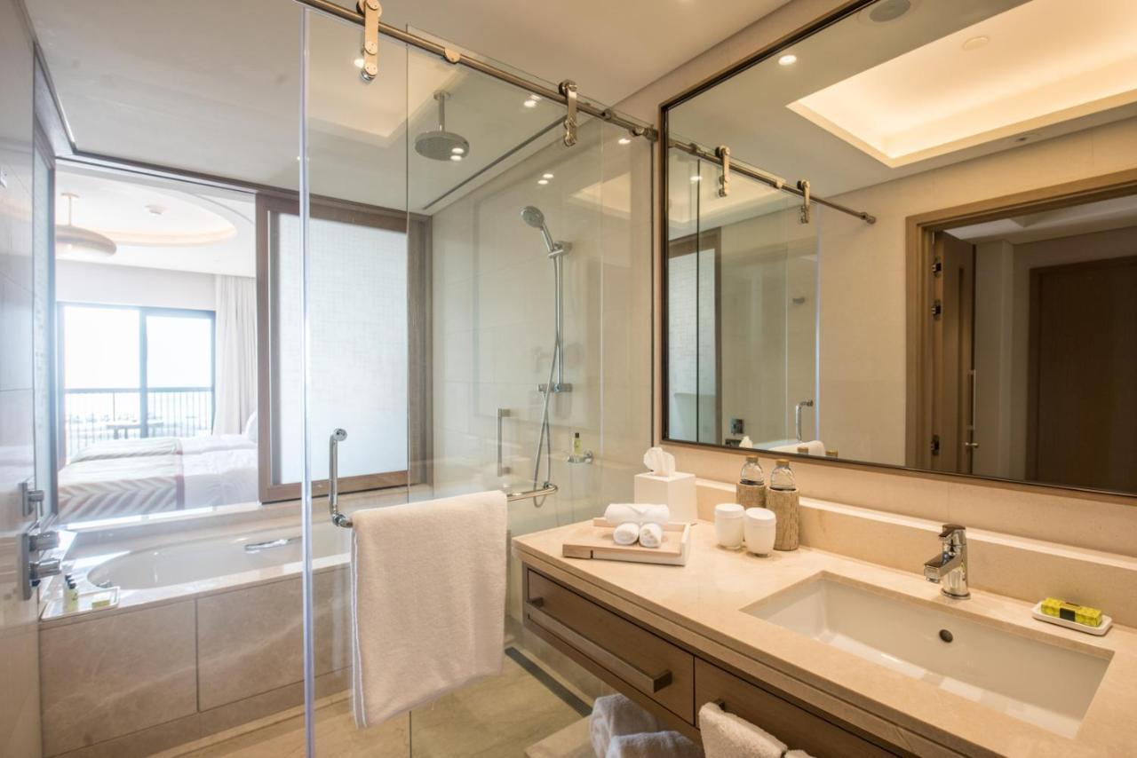 One-Bedroom King Suite with Garden View