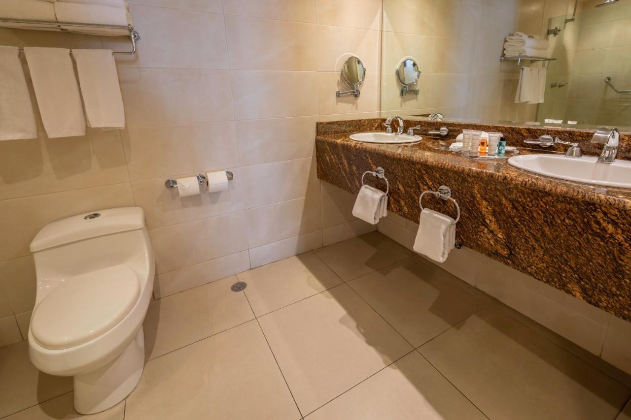 One-Bedroom King Suite - Non-Smoking
