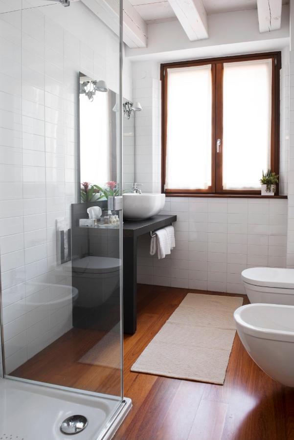 Deluxe Double Room with Partial Lake View