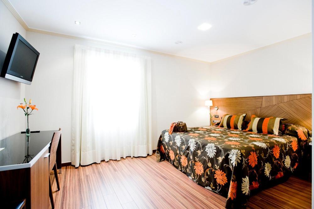 Deluxe Double Room Shower,996135364:JPEG