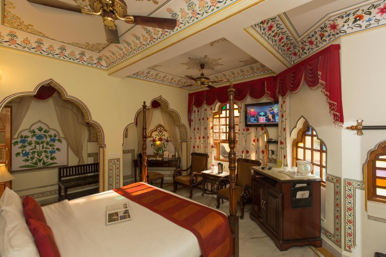 Royal Deluxe Room pickup on arrival from train or bus station Enjoy a daily Rajasthani dance & music show from 7–9 PM swimming pool a dedicated travel desk to assist local sightseeing tours intercity travel arrangements & activitie,1440229636:JPEG