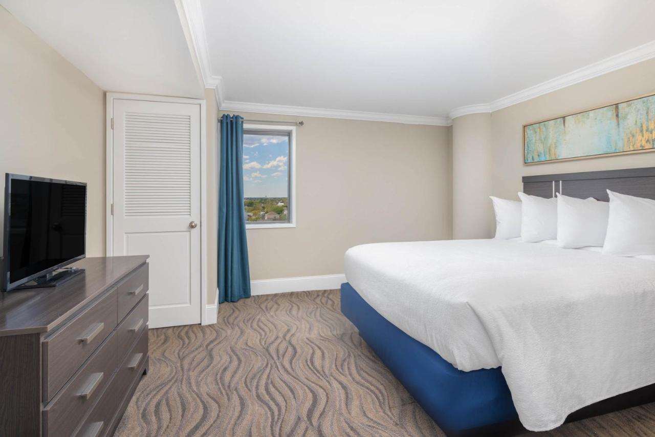 1 Queen Bed Studio (City View)