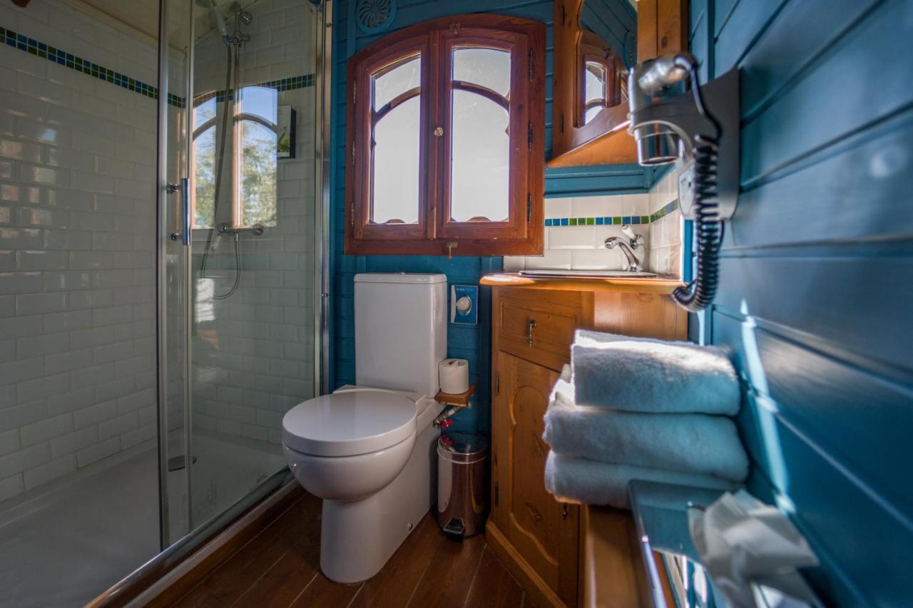 Wooden Caravan,1206661723:JPEG