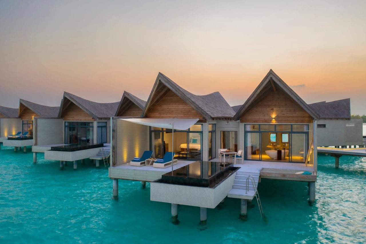 Poolvilla „Ocean" auf dem Wasser, hohe Privatsphäre, durchsichtiger Boden, Infinity-Pool, täglich kostenlose Schokolade in der „Chocolate Hour", kostenlose Schnorchelausrüstung und Wassersportangebot (kein motorisierter Wassersport)
