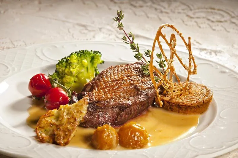 Château des Monthairons Hôtel Restaurant GastroMaison Spa privatif-1