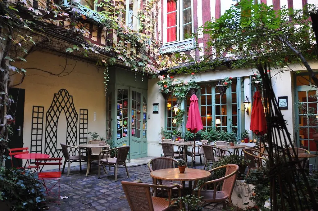 Le Vieux Carré-1
