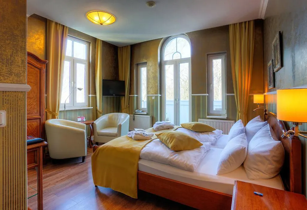 Kurpark Hotel-1