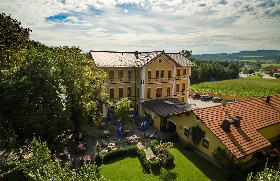 Hotel&Restaurant Waldschloss-1