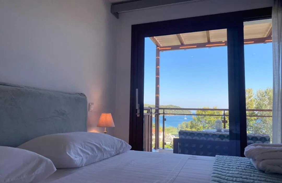 Magic Hotel-1