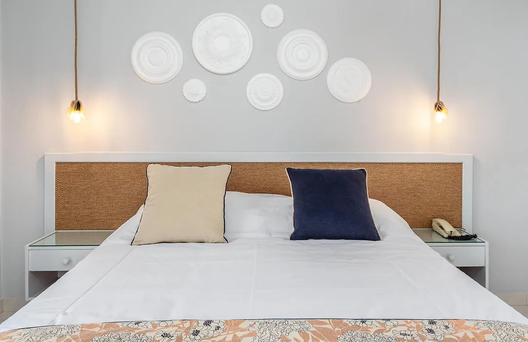 Mrs Chryssana Beach Hotel By Ghh (Adults Only)-1