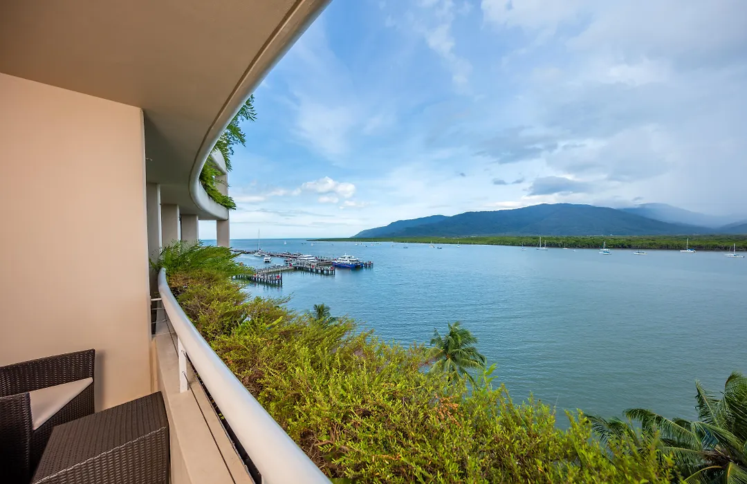Hilton Cairns-1