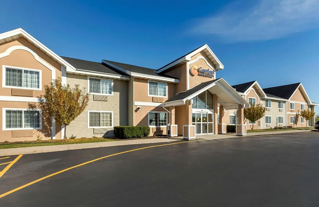 Comfort Inn & Suites Jackson - West Bend-1