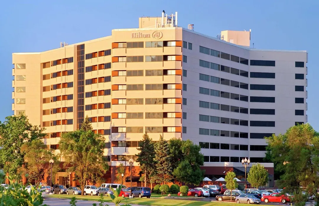 Hilton Suites Chicago/Oakbrook Terrace-1