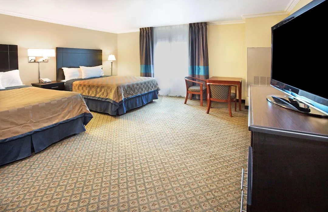 Travelodge By Wyndham Ocean Front-1