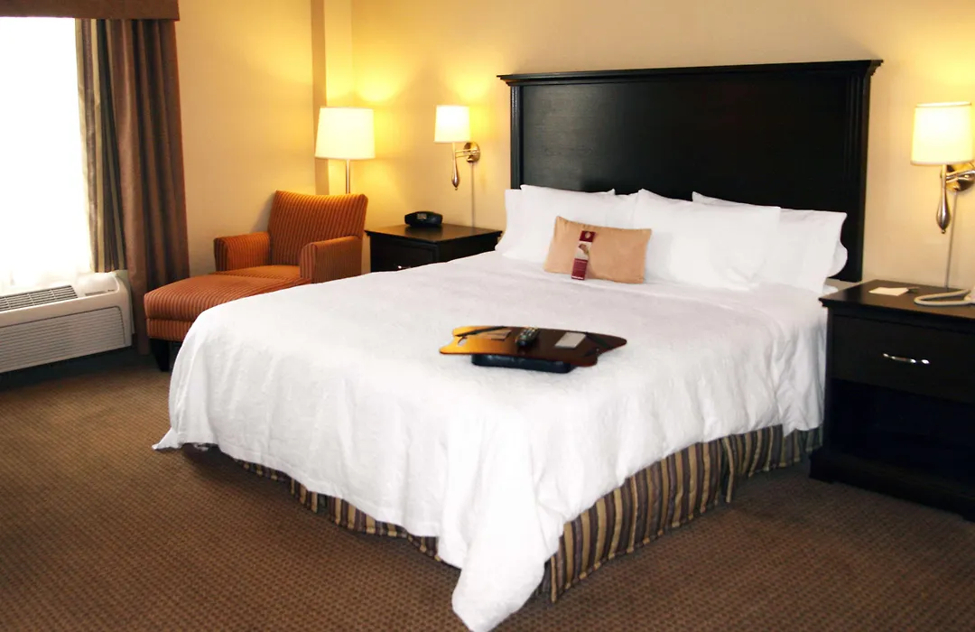 Hampton Inn & Suites Laval-1