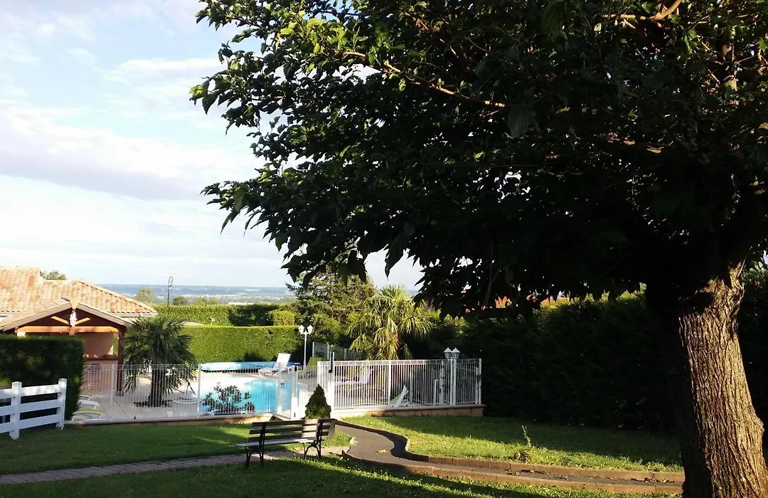 Logis Hotel Des Grands Vins-1