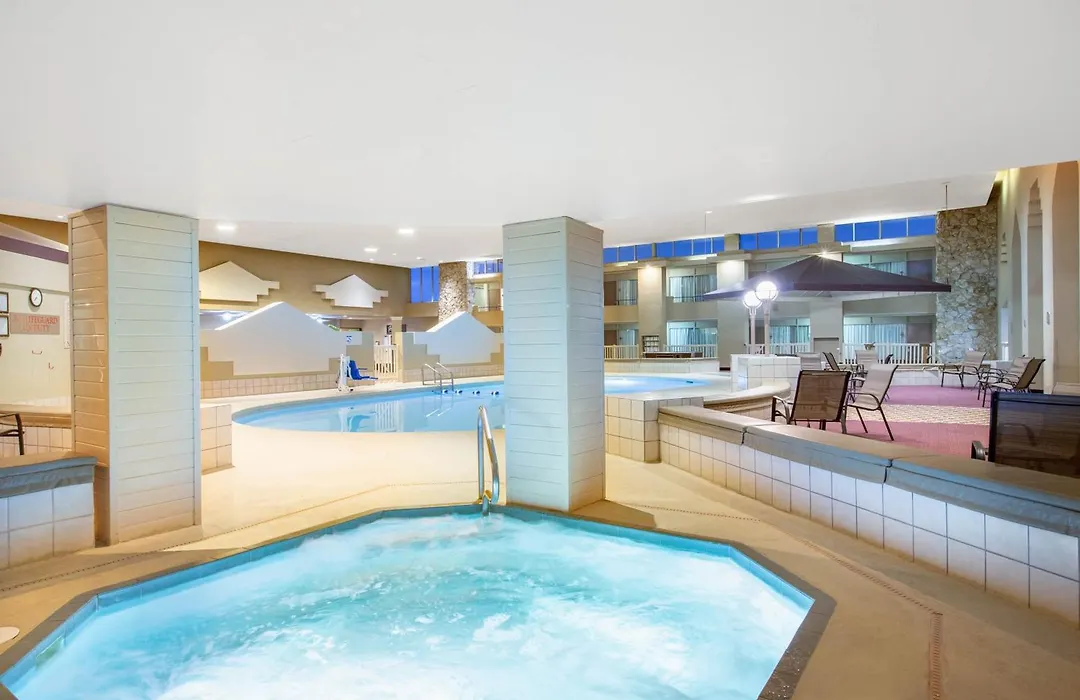 Ramada By Wyndham Midtown Grand Island-1