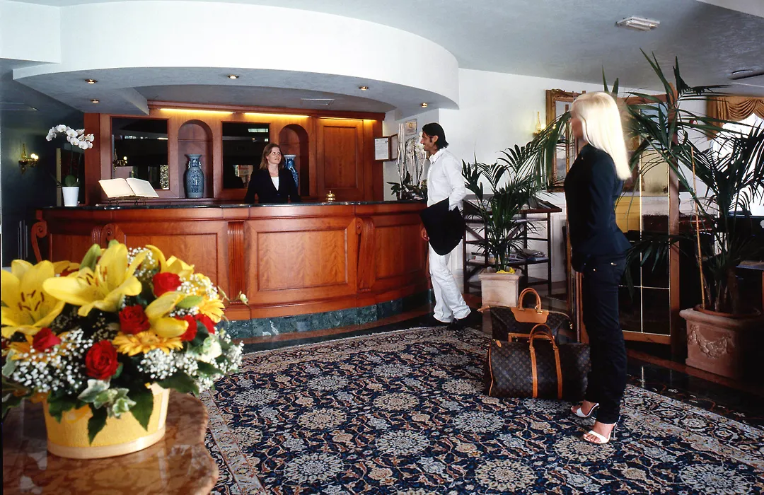 Hotel Savoy Palace-1