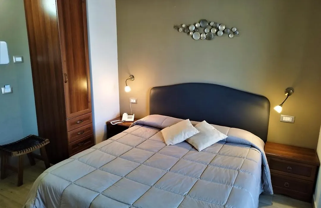 Hotel Altopiano Delle Rocche-1