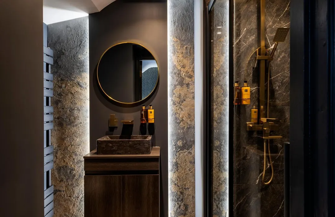 Derwent Manor Boutique Hotel-1