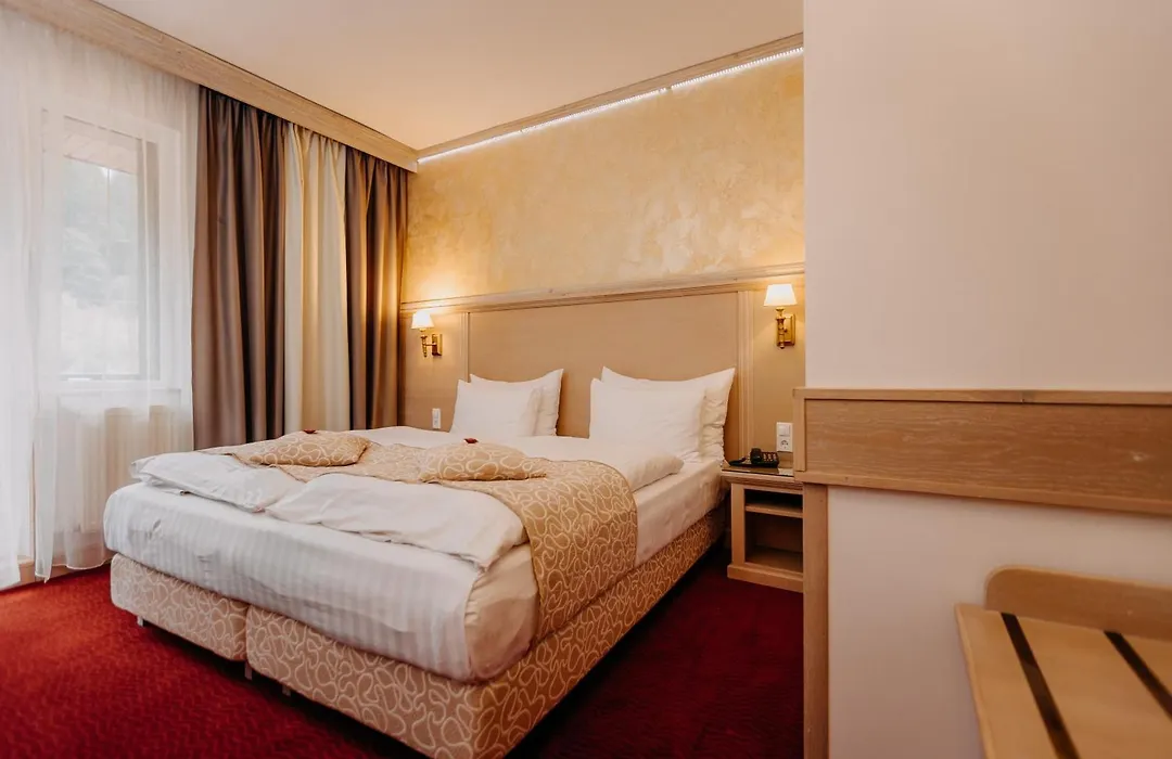 Hotel Lacu Rosu-1