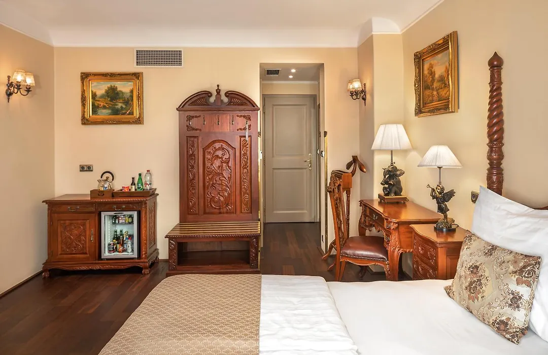Iron Gate Hotel & Suites Prague By Bhg-1