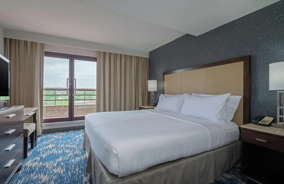 Embassy Suites By Hilton Alexandria Old Town-1