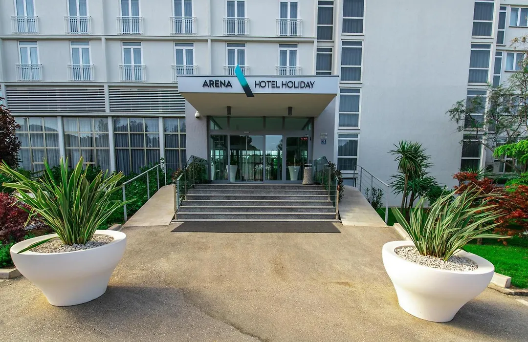 Arena Hotel Holiday-1