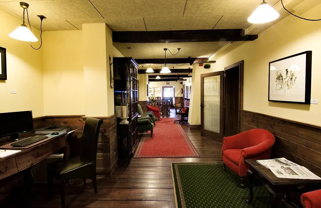 Hotel Virxe Da Cerca By Pousadas De Compostela-1